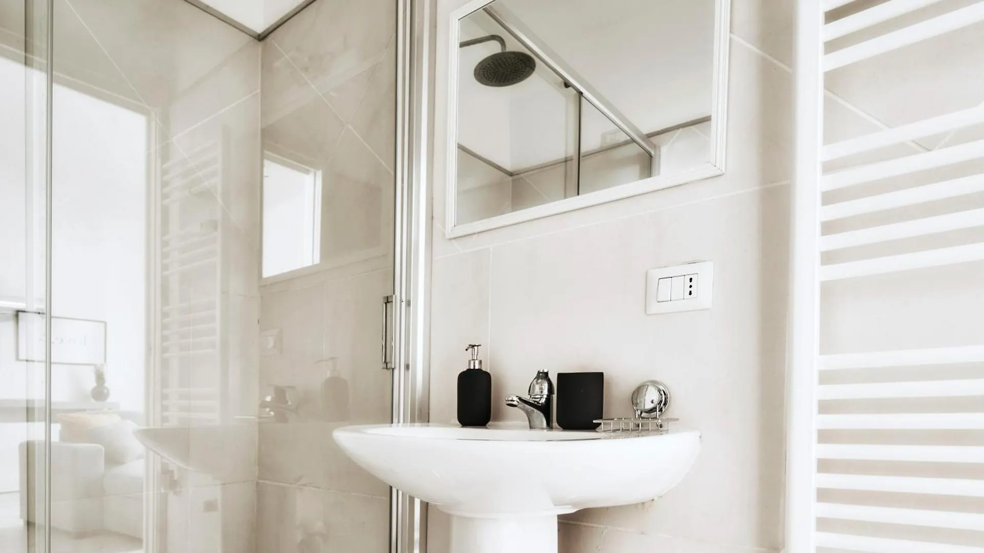 Wonderful Apartment Near Central Station - Daniele Case Vacanza ミラノ 0*,  イタリア