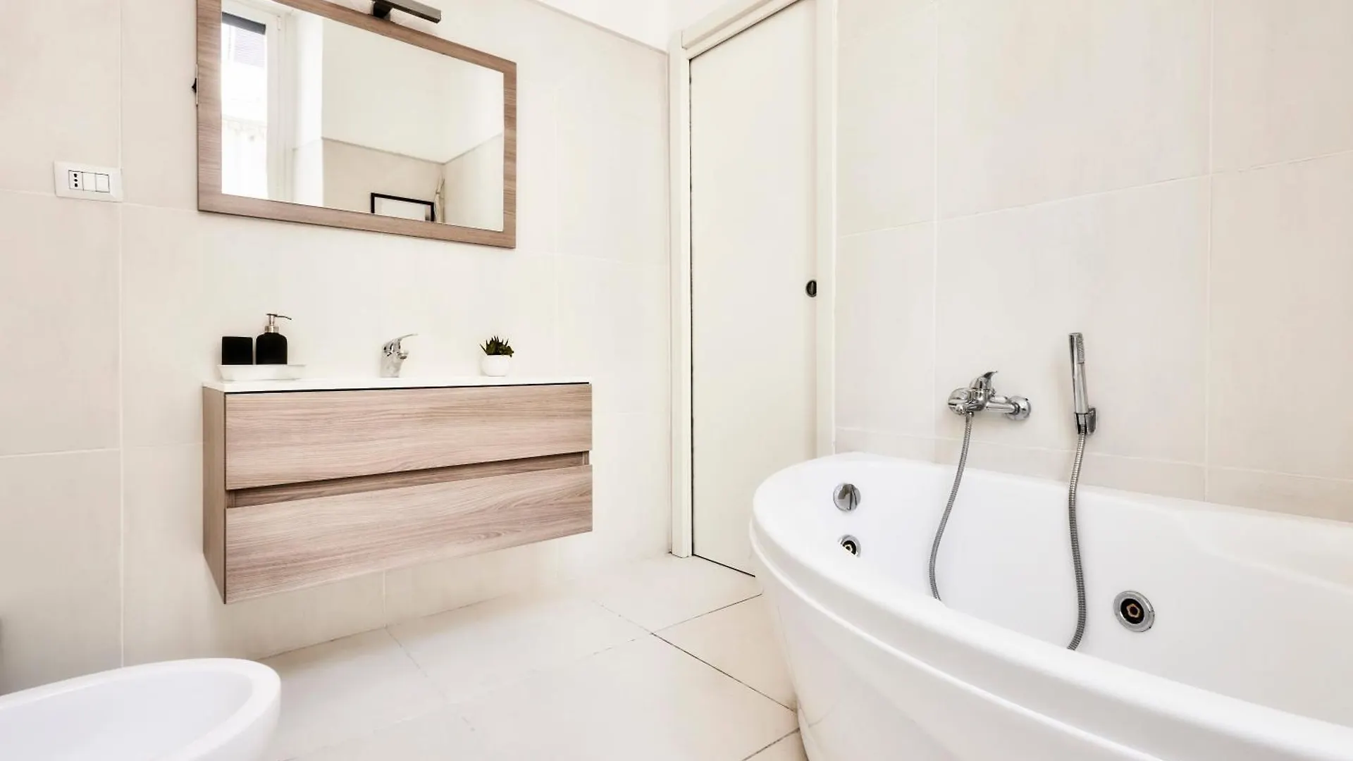 Wonderful Apartment Near Central Station - Daniele Case Vacanza ミラノ イタリア